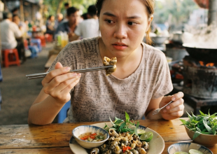 Người lần đầu ăn ốc hương – gọi lượng vừa phải để thử vị